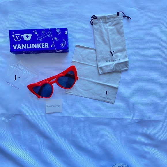 Red Heart Sunglasses - Picture 1 of 5